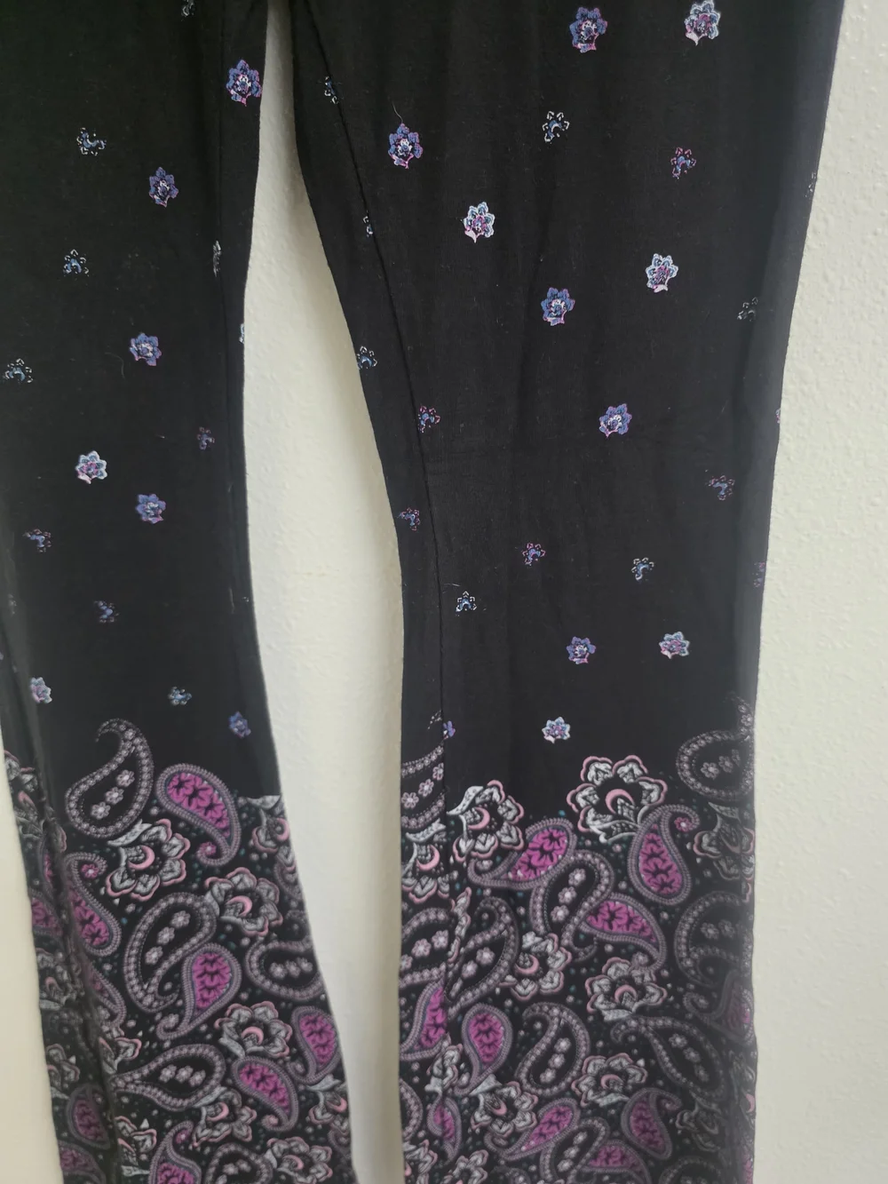 Xhilaration Black Leggings with Purple Paisley Flare Hem (0529)